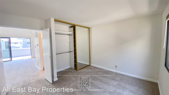 Building Photo - 1 br, 1 bath House - 5 Embarcadero W 318