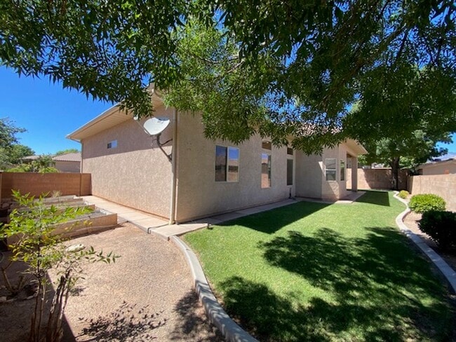 Building Photo - 394 N 2720 E