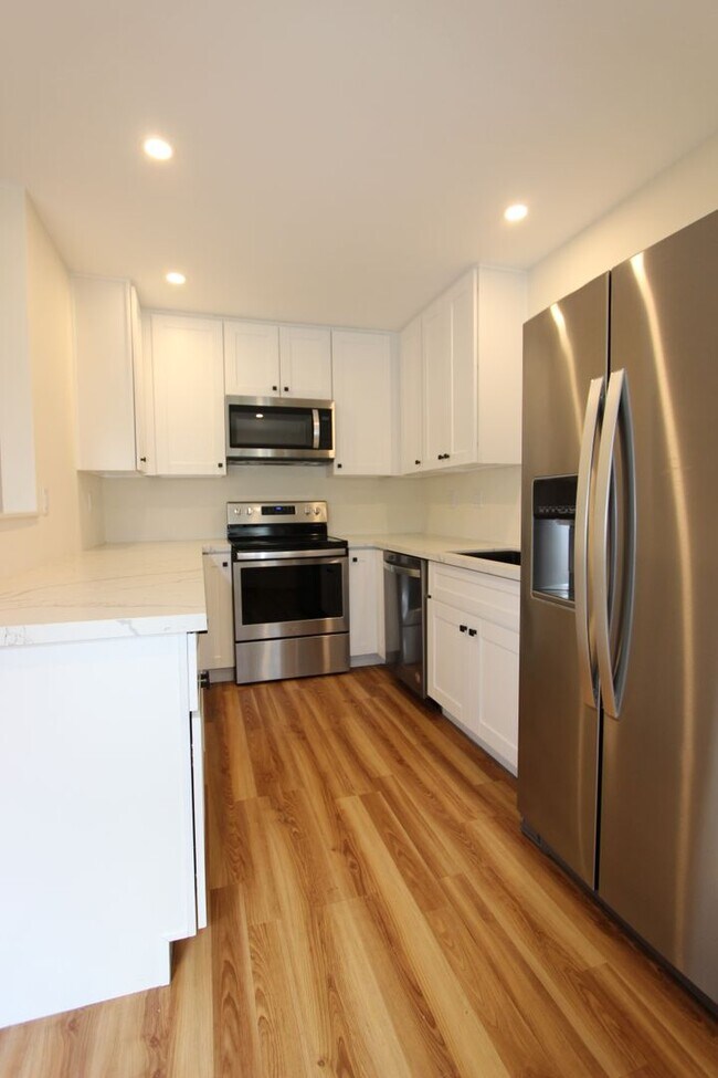 Building Photo - 3532 Meade Ave