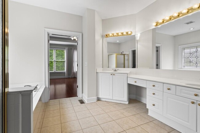 Building Photo - 12762 Waterside Dr
