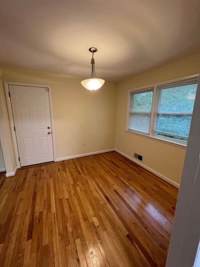 Building Photo - Single Family home in Alexandria- Minutes to Ft Belvior