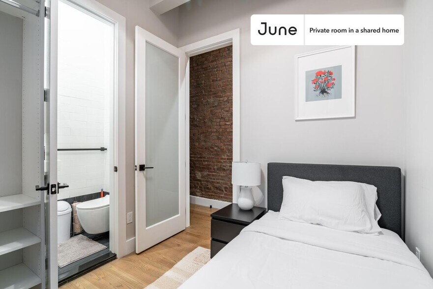 Building Photo - Room in Shared 6 bed/6.5 bath home