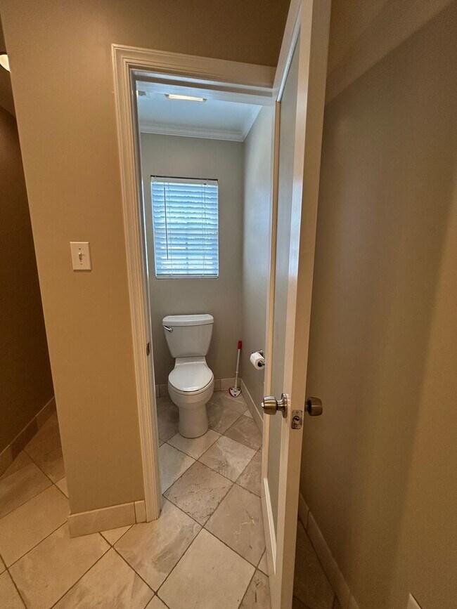 Building Photo - Charming 2 Bedroom/2.5 Bathroom home in Sandfly
