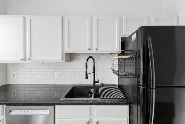 Building Photo - Beautiful historic Church Hill Rowhome for...