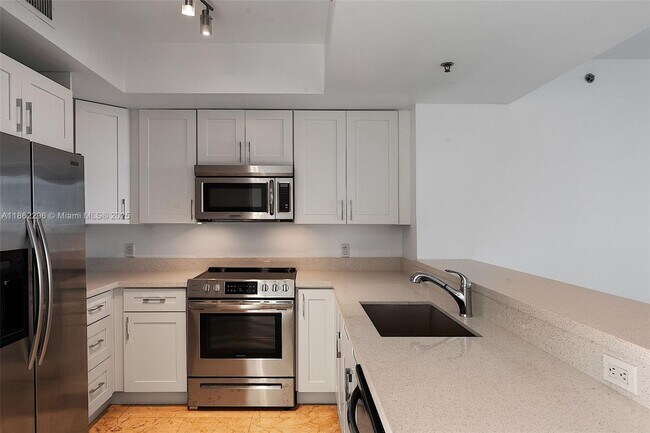 Building Photo - 2641 N Flamingo Rd
