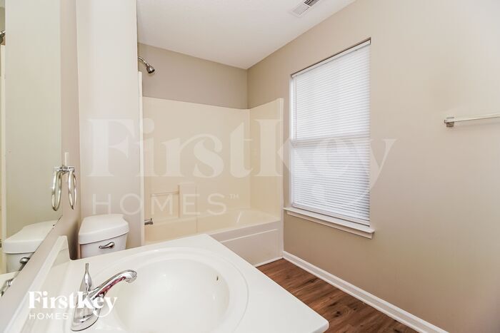 Building Photo - 151 Peterborough Dr