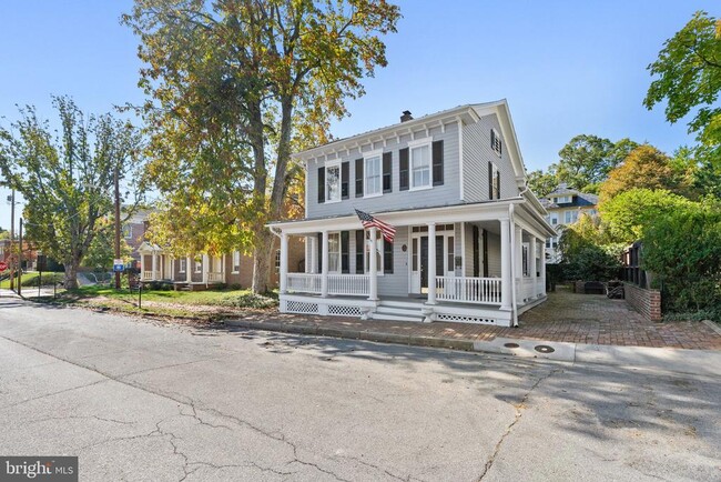 Building Photo - 209 N Washington St