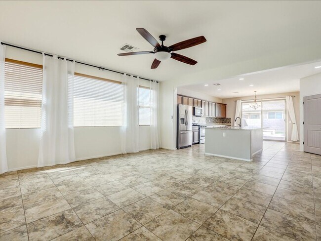 Building Photo - La Estancia 4 Bed 2.5 Bath Home