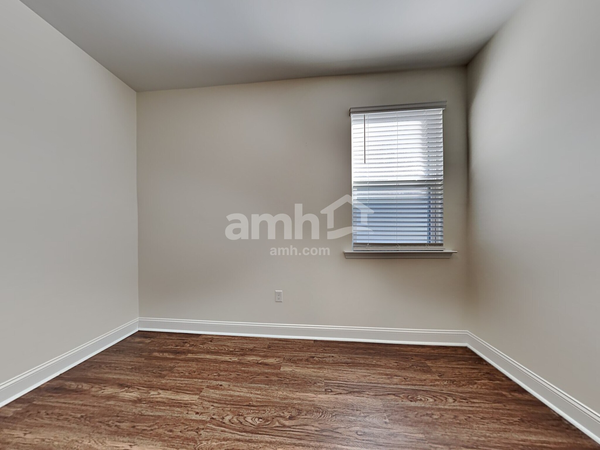 Building Photo - 118 Thatchet Dr