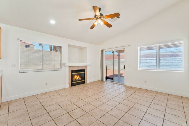 Building Photo - Charming Single-Story Living with Spacious Comfort!