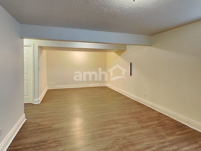 Building Photo - 651 Saddlebrook Dr