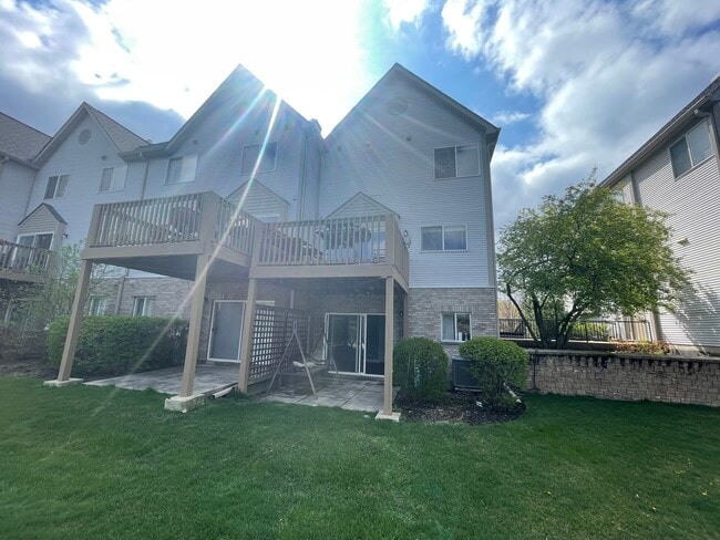 Building Photo - 621 Diamond Pointe Dr
