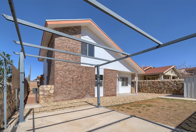 Building Photo - 12110 Sal Rasura Ct