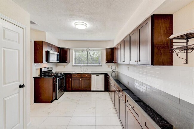 Building Photo - 10526 Huntington Way Dr