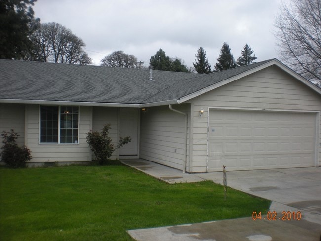 Building Photo - 3151 Park Ave NE