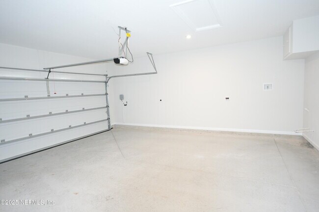 Building Photo - 308 Spruce Hl Pt
