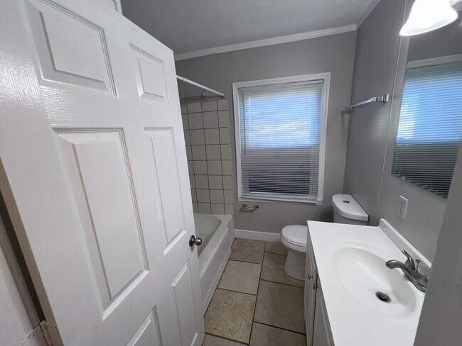 Building Photo - 419 Belmont Ave