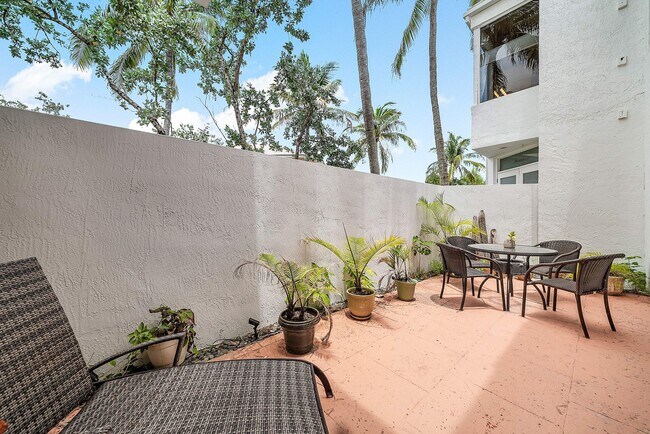 Building Photo - 2115 S Ocean Blvd
