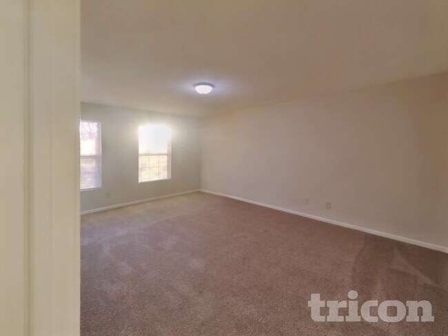 Building Photo - 10775 Wymm Ln