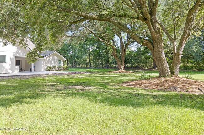 Building Photo - 2407 E Broussard Rd