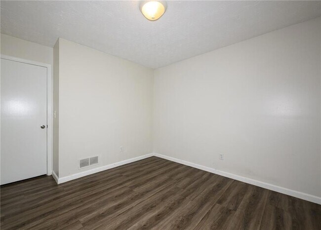 Building Photo - 2100 Whitebluff Way