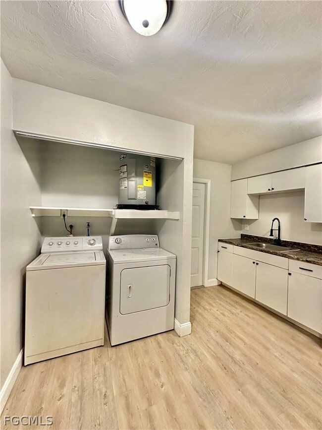 Building Photo - 5635 Fifth Ave