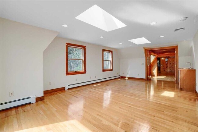 Building Photo - 207 Osborne Hill Rd