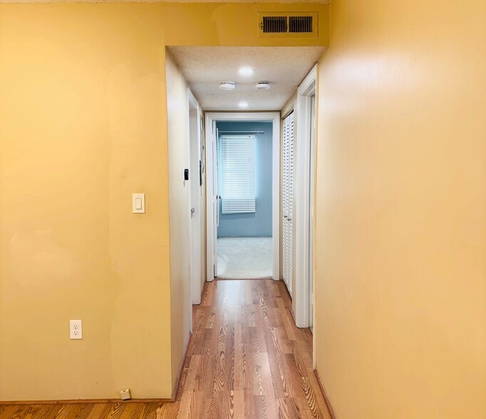 Foyer - 32 Walden Dr