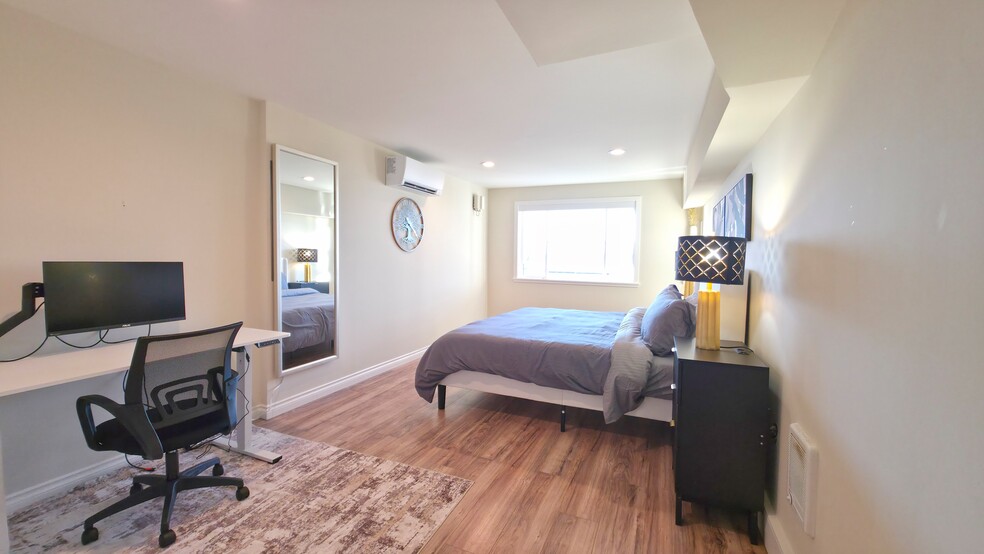 Building Photo - 1588 Alki Ave SW