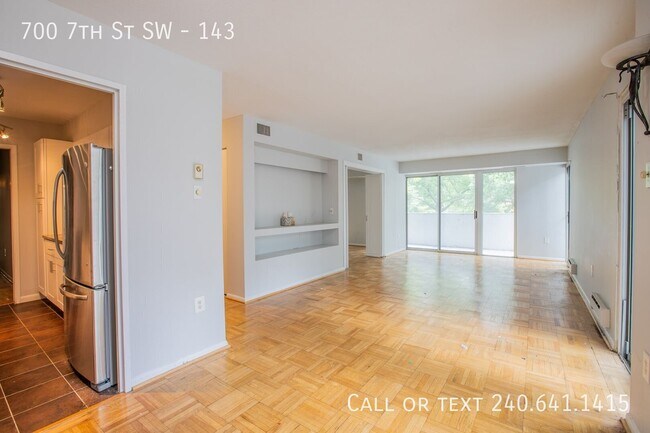 Building Photo - 700 7th St SW