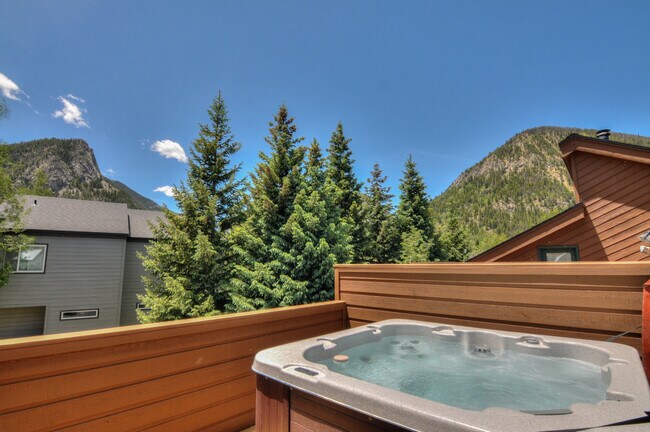 Hot tub deck - 604B Little Chief Way