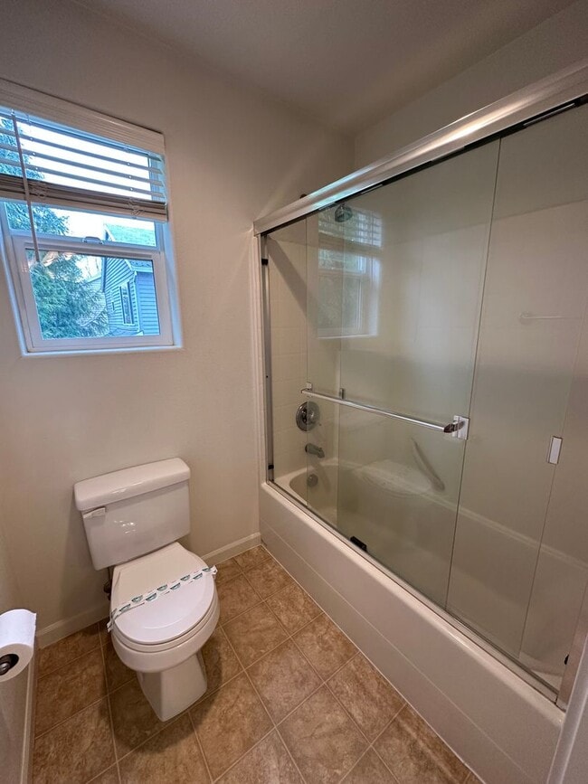 Building Photo - 1573 NW Challis Pl