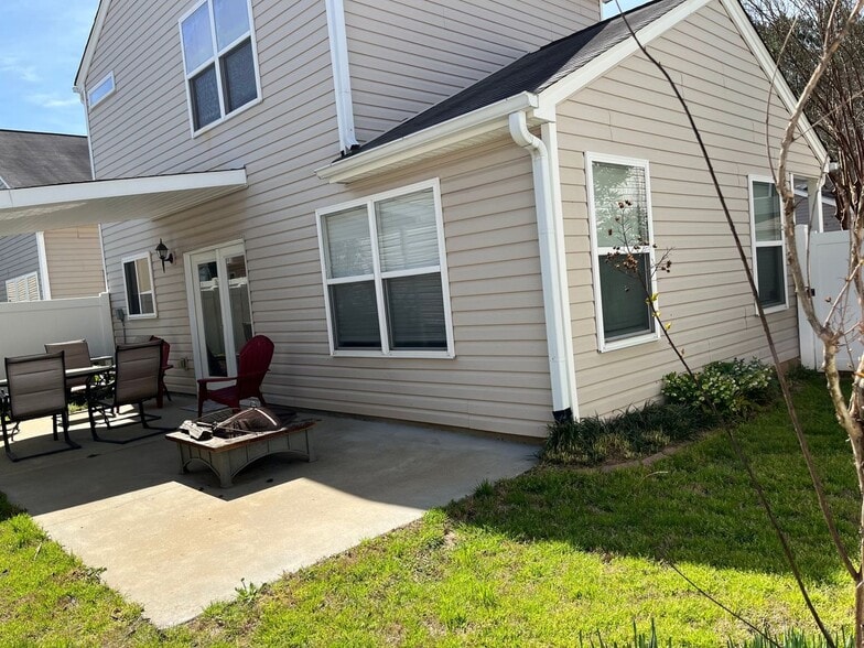 Building Photo - 259 Hiawassee Dr