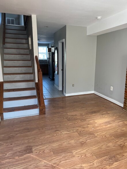 Living room - 1419 Ward St