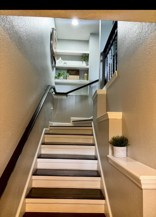 Building Photo - 708 Promenade Pl
