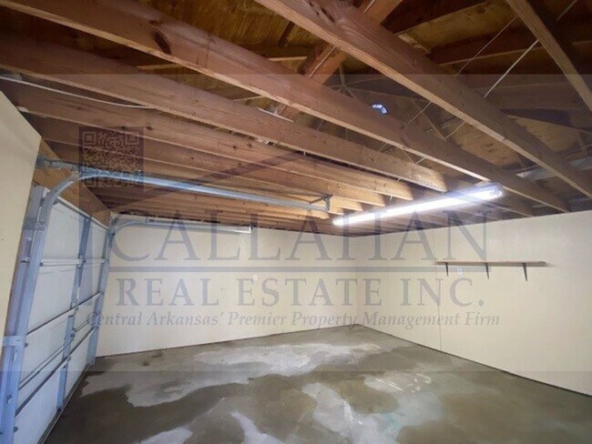 Building Photo - Cabot 3 bedroom with extra garage