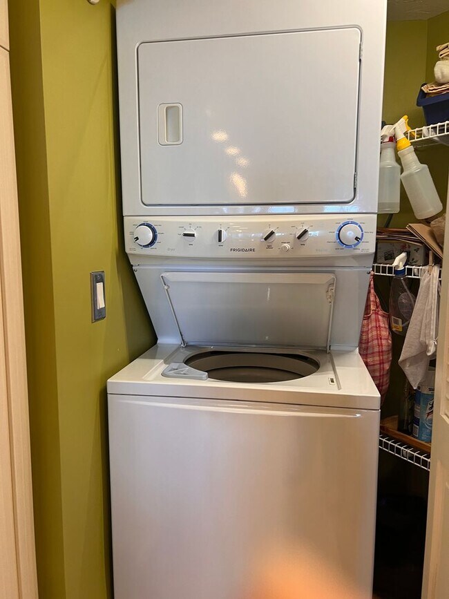 Building Photo - Venice, FL 2BR/2BA Condo in a Gated, Gulf front Community