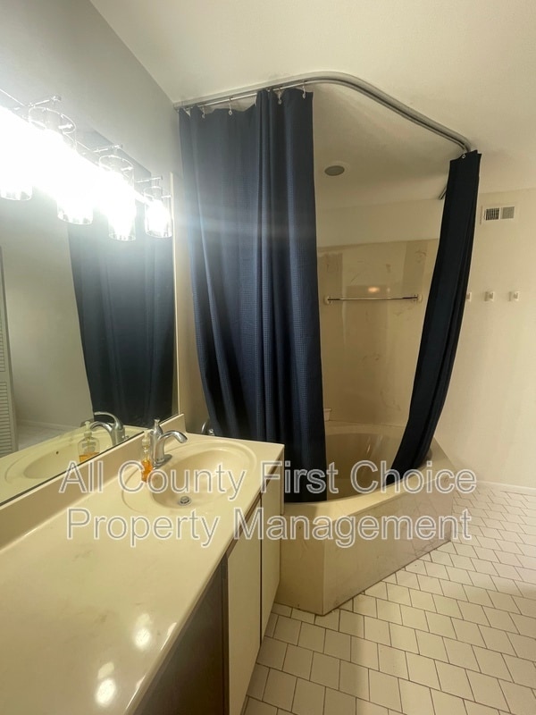 Building Photo - 2662 Sequoia Terrace