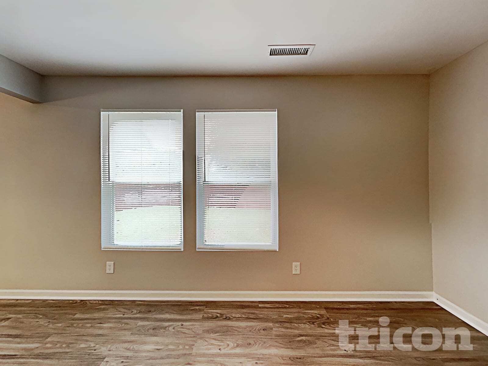 Building Photo - 7242 Fox Point Dr