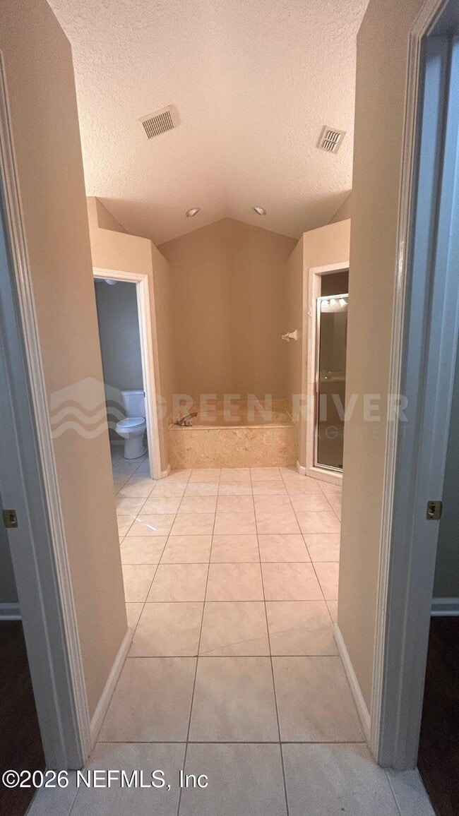 Building Photo - 2522 Willow Creek Dr