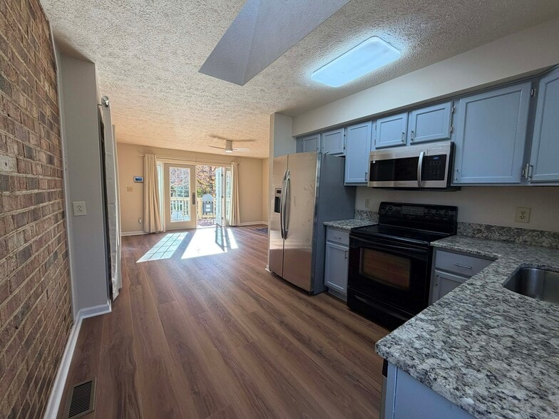 Kitchen to LR - 2721 Linden Ln