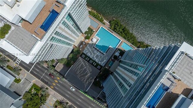 Building Photo - 300 Sunny Isles Blvd
