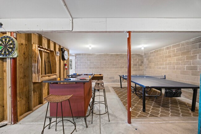 Building Photo - 15414 N River Beach Dr