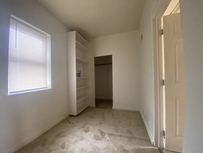 Building Photo - 4841 S Loomis Blvd