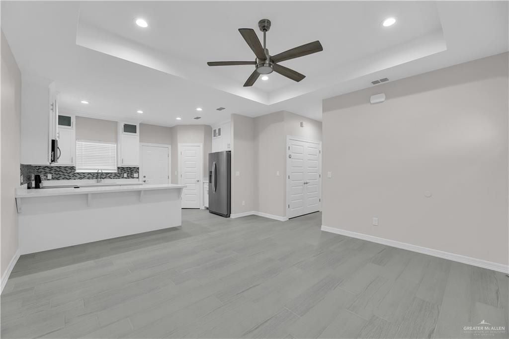 Kitchen & family room - 1602 Playa Dr