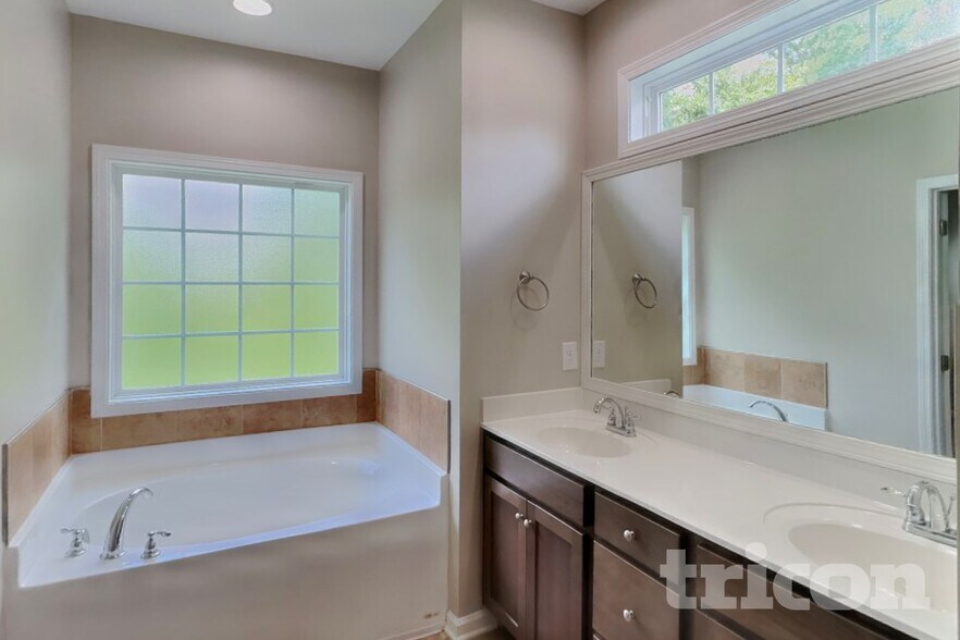 Building Photo - 925 Beverly Ct
