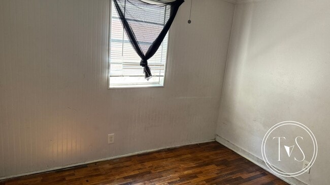Building Photo - RATE DROP ALERT (was $1600/month)!