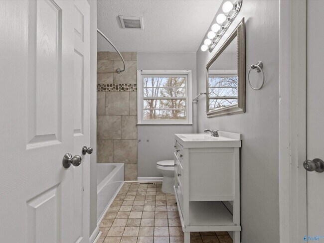 Building Photo - 3912 NW Neptune Dr