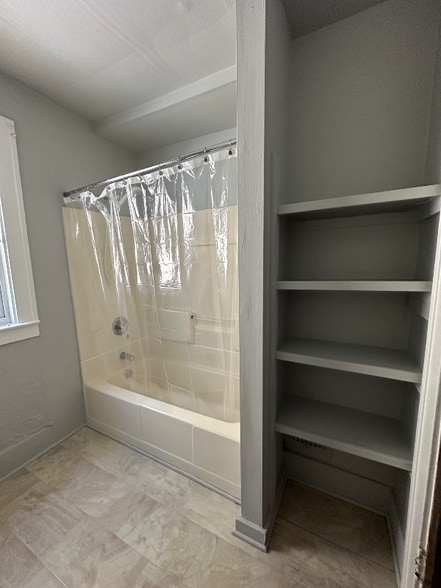 Building Photo - 234 College St