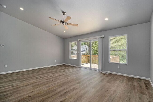 Building Photo - 5659 Claremount St